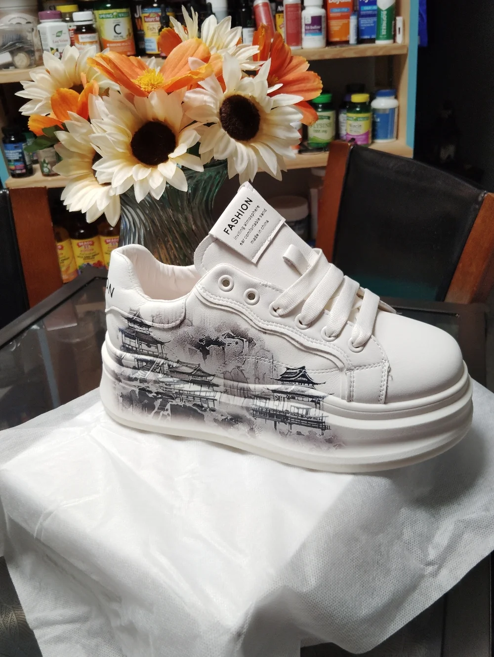 *" WHITE PLATFORM SNEAKERS WITH GRAY GRAPHIC DETAIL**"💲💲💲💲💲💲💲 - Picture 3 of 10